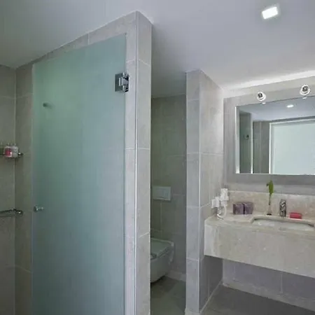 Hillside Club אתר נופש 5*