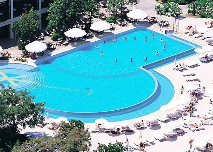 度假村 Hillside Club 5*